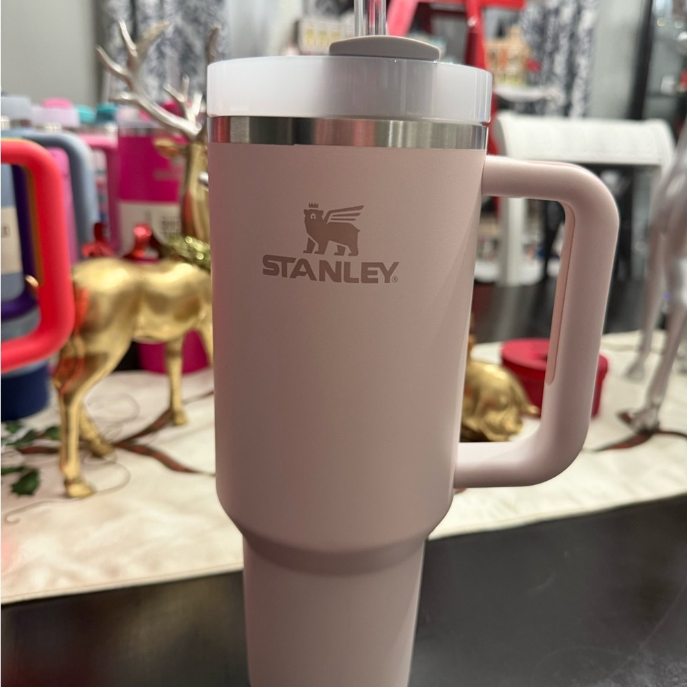 40oz Stanley Pink Dust
